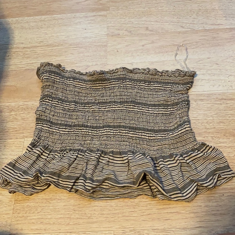 Strapless Elastic Top with Ruffled Bottom